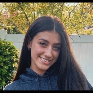 Meet your Posher, Valeria